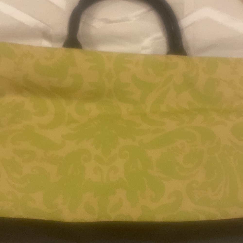 11” x 16” x 5” tote